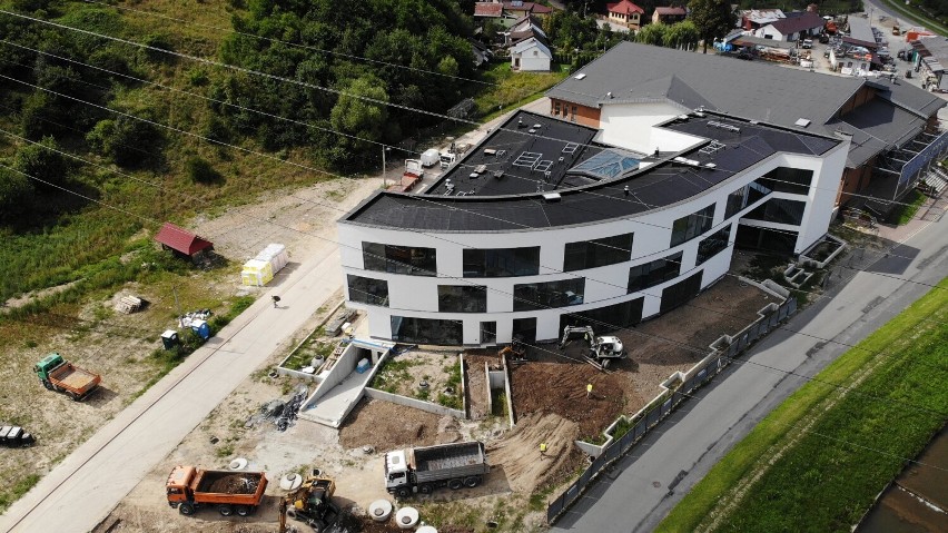 Łącko. Zaawansowane prace na placu budowy Centrum Kultury i Edukacji Muzycznej. Mamy zdjęcia