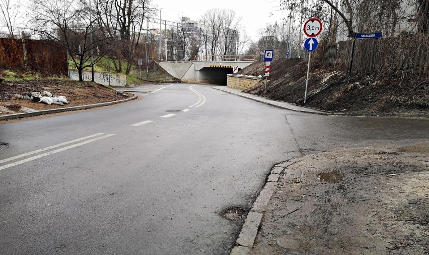 Kraków. Jest szansa na dłuższy chodnik przy ulicy Łokietka [ZDJĘCIA]