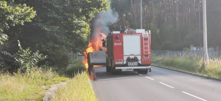 Pożar ładowarki na ulicy Wiejskiej we Włocławku