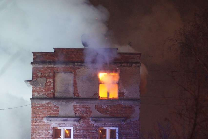W sobotę wieczorem wybuchł pożar w Kaliszu. Płonęła wolno...