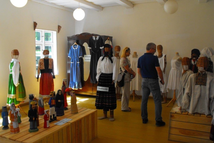 "Moda z wiejskiej szafy" w skansenie w Olsztynku