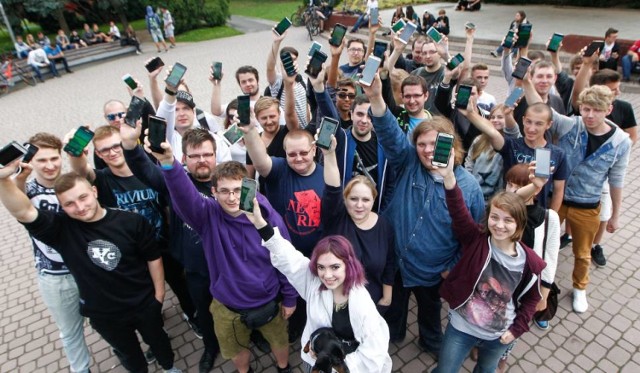 We wtorek odbyło się spotkanie graczy Pokemon Go w parku przy ul. Cieplińskiego w Rzeszowie.