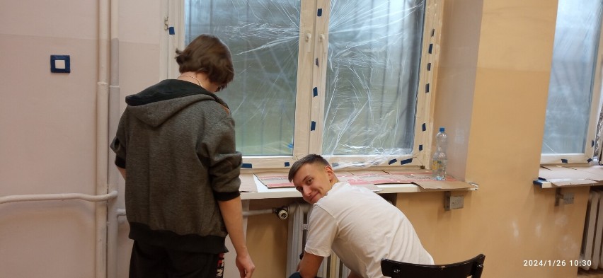 Kolejna klasa w "elektryku" w Radomsku jak nowa... dzięki pracy uczniów. ZDJĘCIA