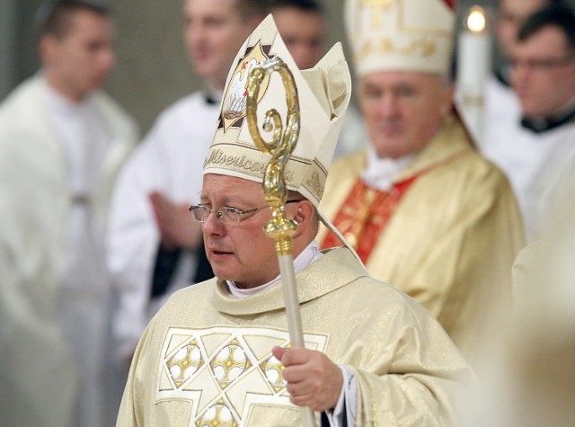 Decyzja o ewentualnym zmniejszeniu liczby godzin religii w liceach zależy teraz od Archidiecezji Łódzkiej, na czele której stoi arcybiskup Grzegorz Ryś