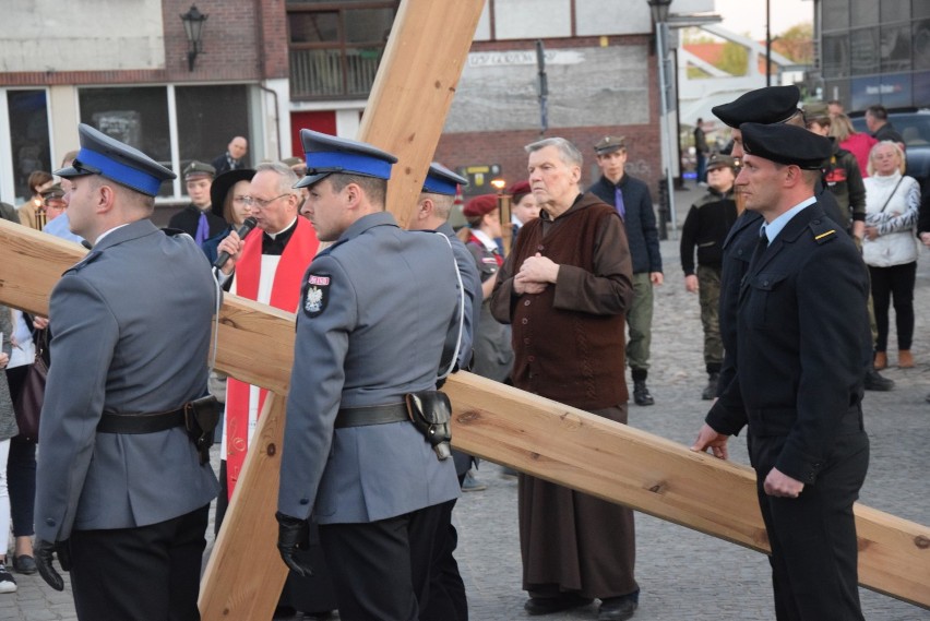 Droga Krzyżowa w Gorzowie. Tak wierni modlili się w Wielki Piątek