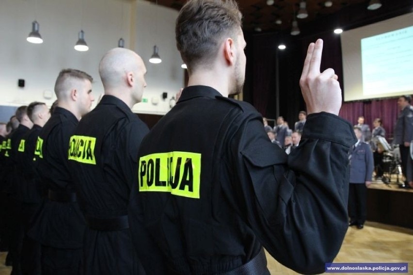 Oto nowe policjantki i nowi policjanci na Dolnym Śląsku. Zobaczcie zdjęcia