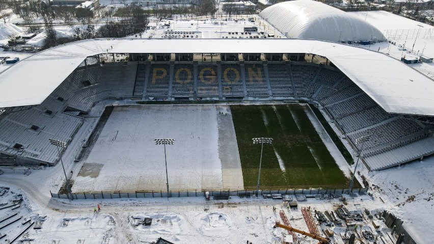 Stadion Pogoni Szczecin w zimowej oprawie. Niesamowite ujęcia z lotu ptaka - 13.02.2021