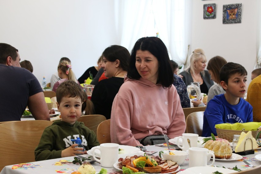 Wzruszające świąteczne śniadanie uchodźców w Oleśnicy (ZDJĘCIA)