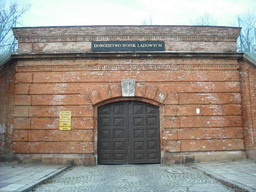 Stolica otoczona murami. Pozostałości Twierdzy Warszawa i...