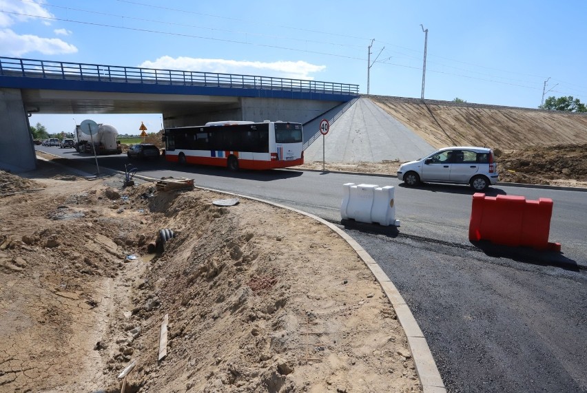 Budowa wiaduktu kolejowego na ulicy Energetyków w Radomiu. Można już jeździć przez tory (ZDJĘCIA)