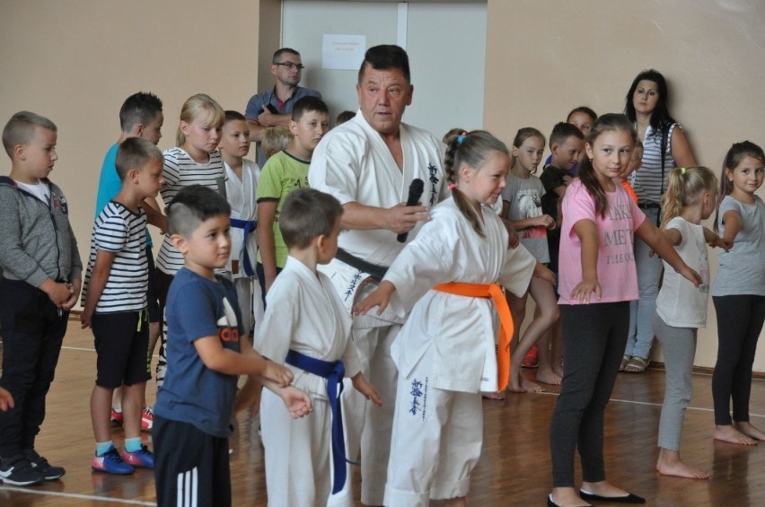 Sport, atrakcje i wycieczki czekają na uczestników letniej akademii karate  