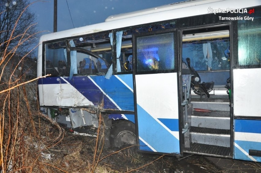 Wypadek autobusu z żołnierzami z jednostki wojskowej w...