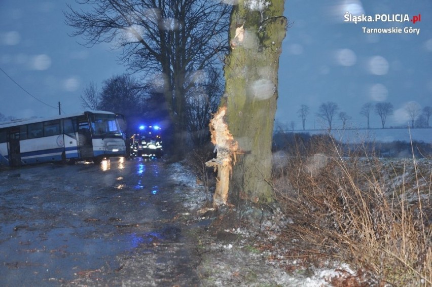 Wypadek autobusu z żołnierzami z jednostki wojskowej w...