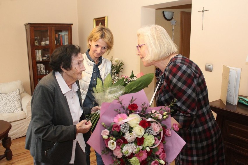 Pani Cylia Pojawa z Lęborka skończyła sto lat. Przedstawiciele samorządu i ZUS odwiedzili Jubilatkę [ZDJĘCIA]