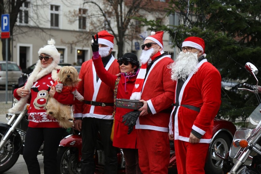 Wolsztyn: Mikołaje w centrum miasta! Zobacz, co tam robili 
