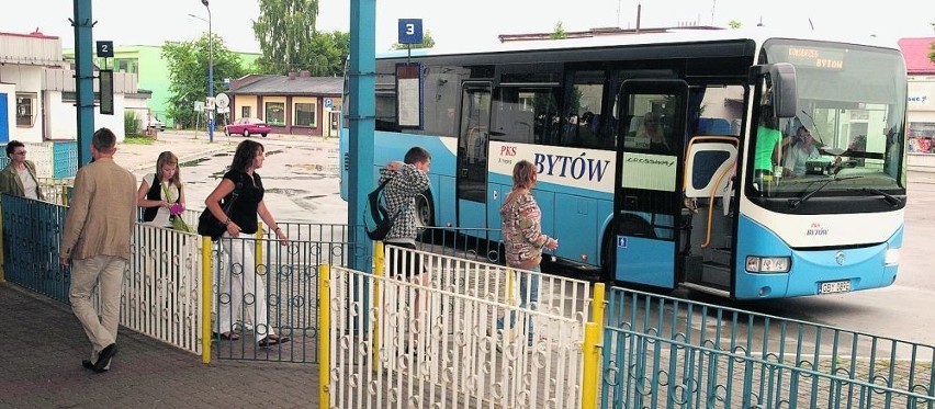 Kolej wstrzymała ruch pociągów i uruchomiła zastępczą...