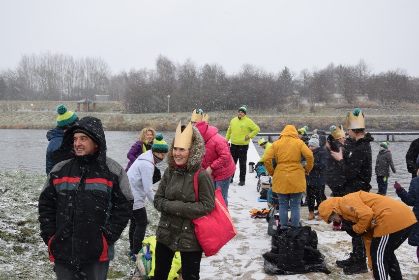 Morsowanie w Święto Trzech Króli nad Zalewem Zadębie w Skierniewicach