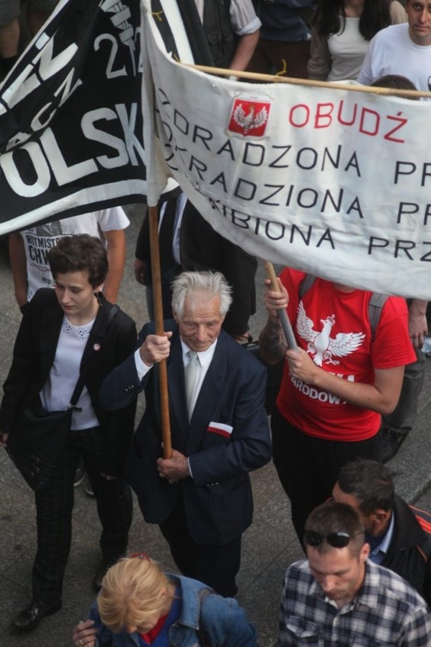 Demonstracja w Krakowie.

Kraków: manifestacja antyrządowa...