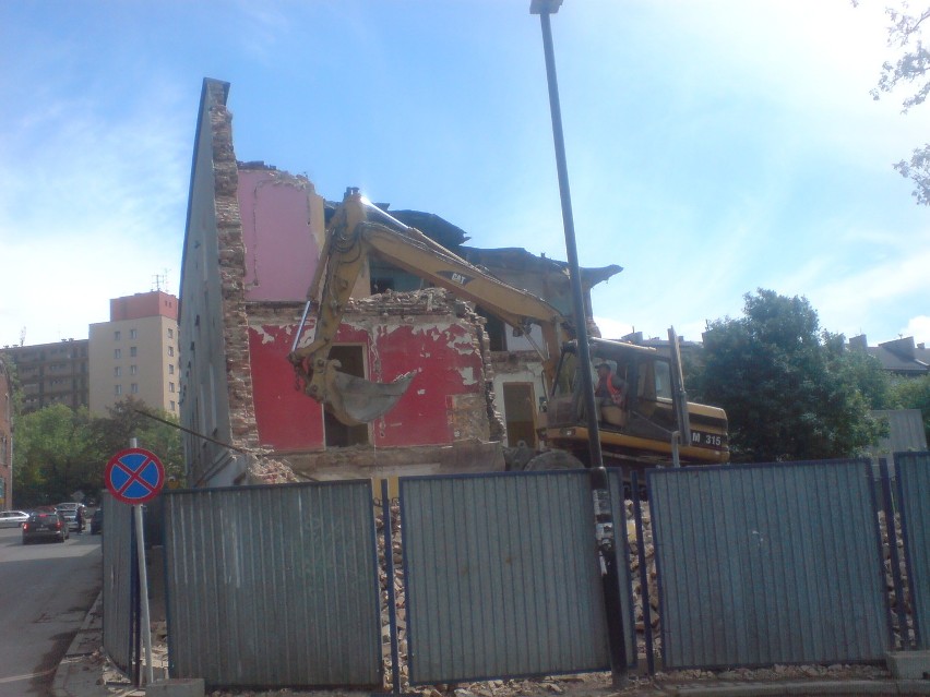 Wyburzanie budynku przy ul. Jagiellońskiej 3 w Zabrzu