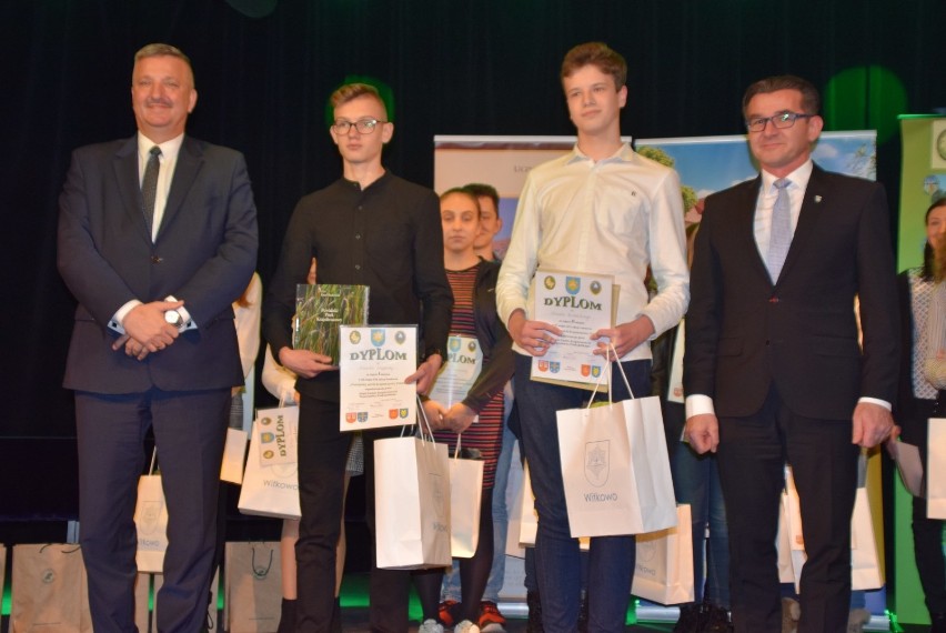 Witkowo: uczniowie z pięciu gmin rywalizowali z wiedzy o polskich Parkach Krajobrazowych. Która z drużyn zdobyła najwięcej punktów?