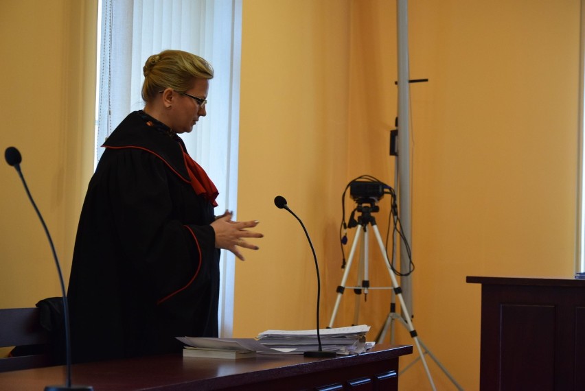 PROCES POLICJANTÓW: Prokurator chce grzywien po 3 tys. zł, a obrona uniewinnienia [ZDJĘCIA]