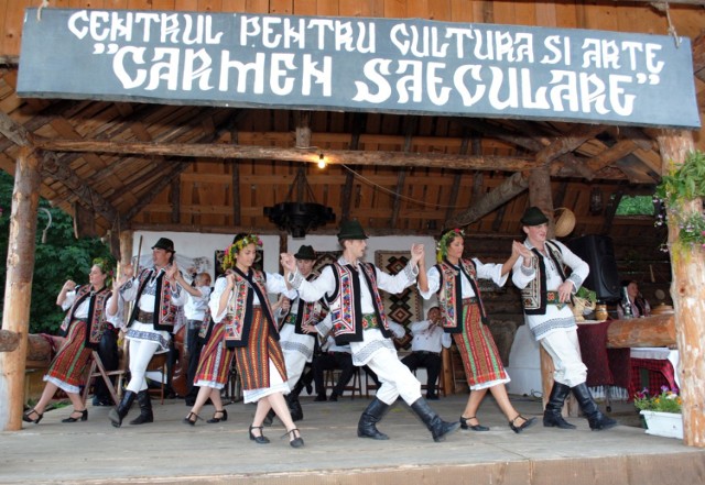 Międzynarodowy folklor gości w Opocznie. Tańczy zespół z Rumunii