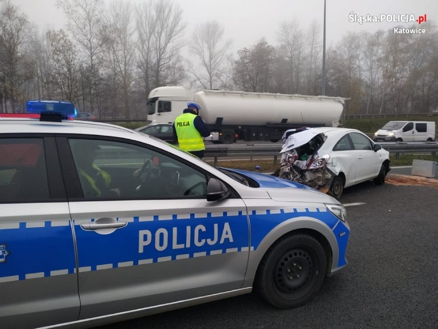 Katowice: Wypadek przy AWF, na autostradzie A4. Zginął kierowca. Zderzenie osobówki z ciężarówką