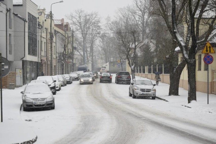 Ma być ślisko na drogach. Pojawiły się ostrzeżenia dla kierowców