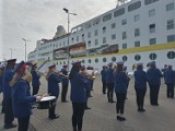 Orkiestra Dęta Begama z Kościerzyny witała pasażerów wycieczkowca "Hamburg"! Statek wpłynął do portu w Gdańsku ZDJĘCIA