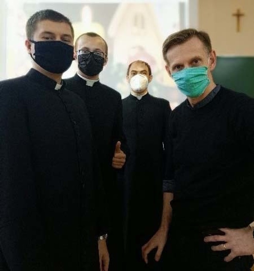 Diakoni WSD w Łowiczu odbyli praktyki katechetyczne w ZSP nr 2 [ZDJĘCIA]
