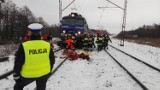 Wypadek na przejeździe. Samochód wjechał w pociąg relacji Kołobrzeg-Kraków