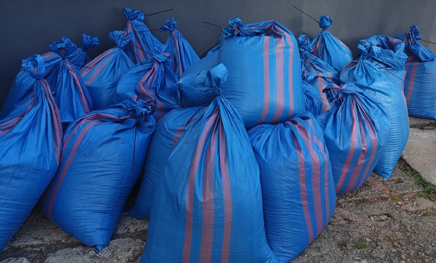 Bełchatów: Policja przejęła prawie 240 kg krajanki tytoniowej [ZDJĘCIA]