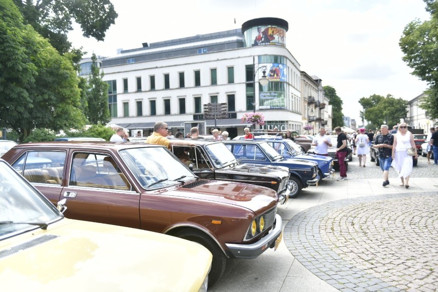 RK Classics w Radomiu. Zabytkowe samochody i super auta amerykańskie. Dzieje się! Zobacz zdjęcia 