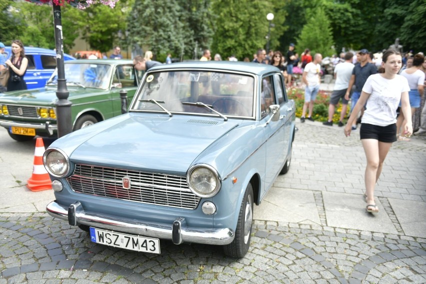 RK Classics w Radomiu. Zabytkowe samochody i super auta amerykańskie. Dzieje się! Zobacz zdjęcia 