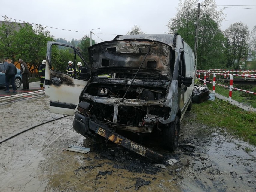 Podhale. Spłonął bus zbierający odpady wielkogabarytowe [ZDJĘCIA]