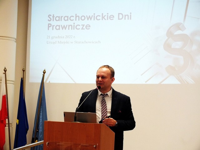 Wykład prowadzi doktor Paweł Śwital, prodziekan Wydziału Prawa i Administracji Uniwersytetu Technologiczno- Humanistycznego w Radomiu