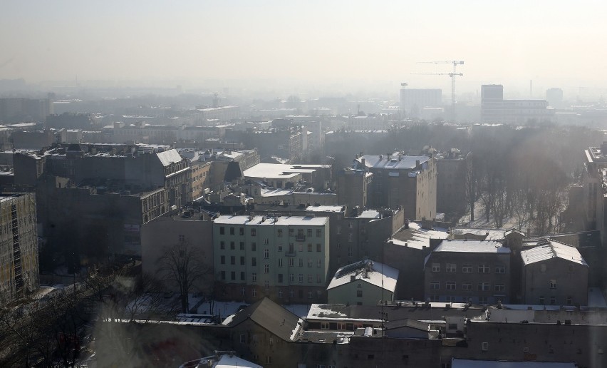 Smog w Łodzi. Raport smogowy dla Łodzi. W Łodzi smogu jeszcze nie ma, normy stężeń szkodliwych pyłów nie przekroczone