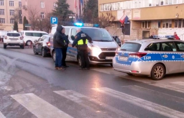 Napad z nożem i kastetem na taksówkarza miał miejsce przy Dworcu Wschodnim w Warszawie.