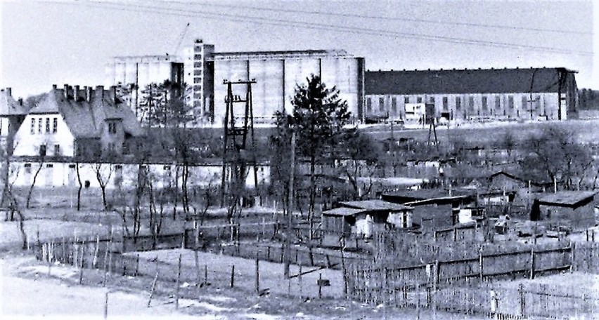 Wiosna 1972 roku, poniemiecki hangar sterowców za nowo...