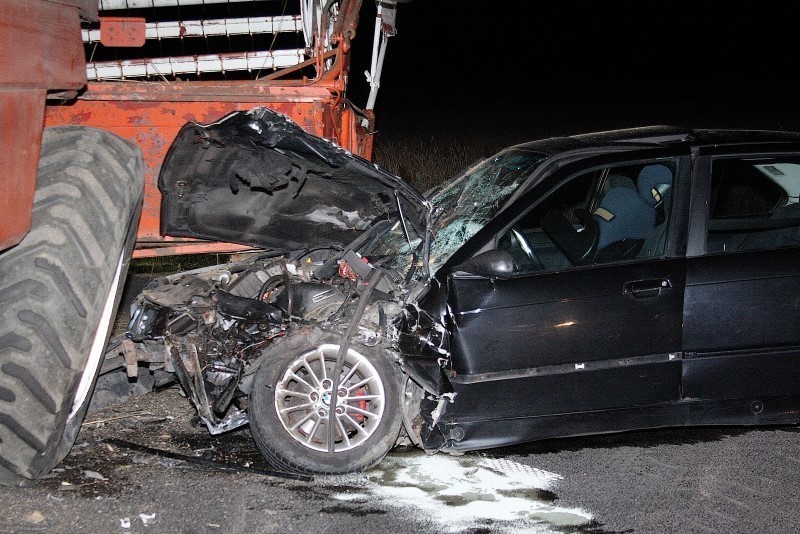 Krajowa 6 - Warszkowo: BMW uderzyło w kombajn, którego...