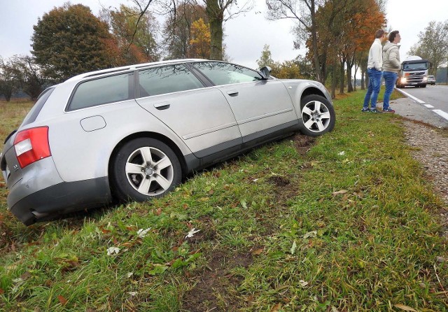 W miejscowości Zagruszany audi wjechało do rowu