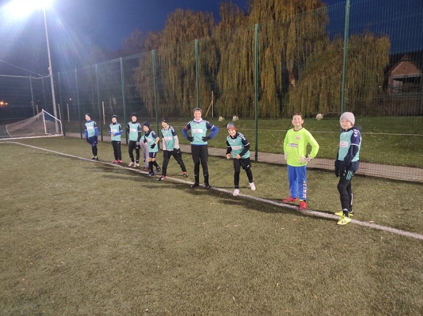 Malbork. Reprezentacja SP 2 będzie reprezentowała powiat w Gdańsku. Ruszył turniej „Z Podwórka na Stadion o Puchar Tymbarku”