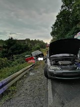 Wypadek na drodze koło Lubogoszczy. Czołowe zderzenie dwóch aut