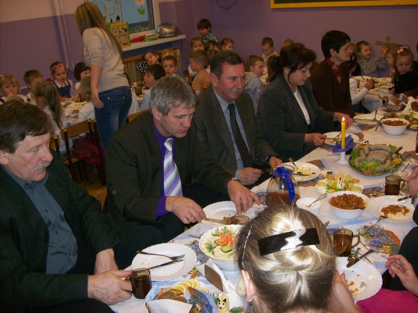 Przedszkole w Wielichowie zorganizowało śniadanie przed Wielka Nocą.