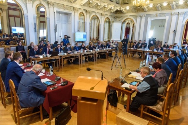 Podczas najbliższych sesji radni będą mocno główkować, jak zrównoważyć straty budżetu z tytułu epidemii koronawirusa