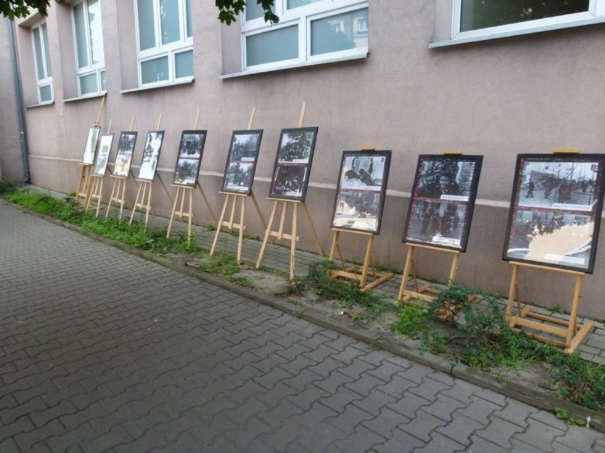 Jak było w Powstaniu Warszawskim? Wystawa fotografii na ul. Dąbrowskiego w Zduńskiej Woli