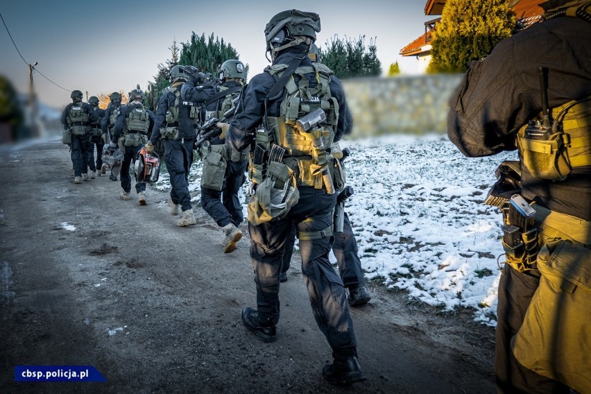 Kibolskie gangi dogadały się. Handlowali supersilnym narkotykiem. Właśnie wpadli po akcji policji z Małopolski