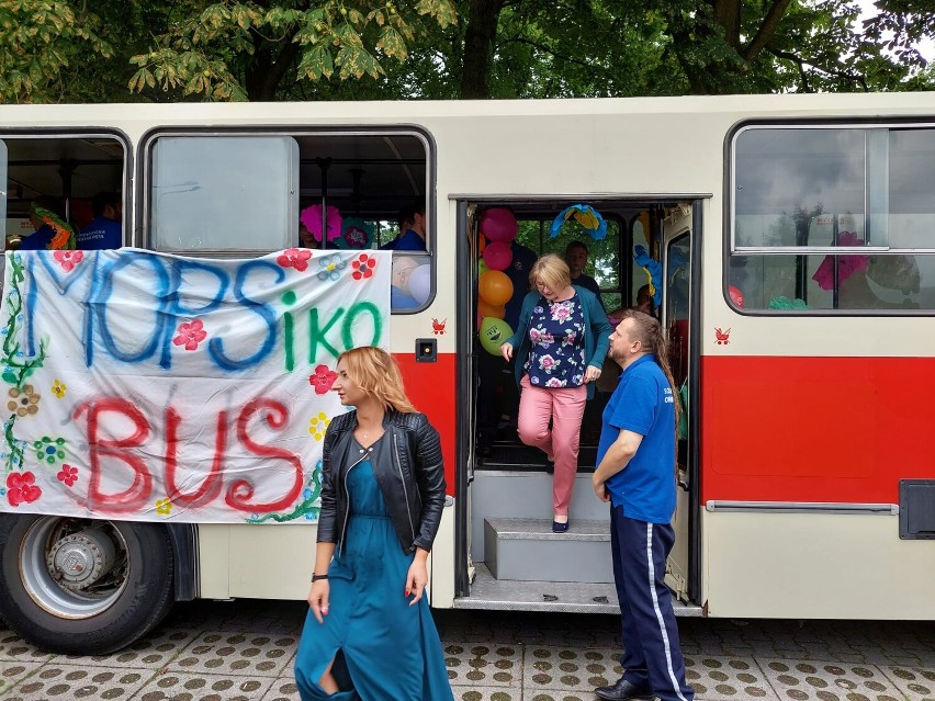 Podwórkowy Mopsikobus odwiedził wczoraj Milowice. Następny...