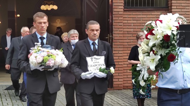 Pogrzeb Anny Czapczyk, działaczki antykomunistycznej z Piotrkowa, współpracownicy Oratorium św. Antoniego w Piotrkowie