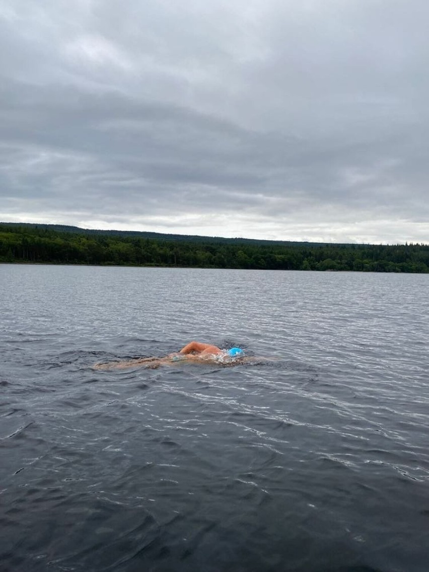 Mieszkaniec Rumi, Piotr Biankowski wypłynął na podbój jeziora Loch Ness! Podjął próbę w ciężkich warunkach! | ZDJĘCIA